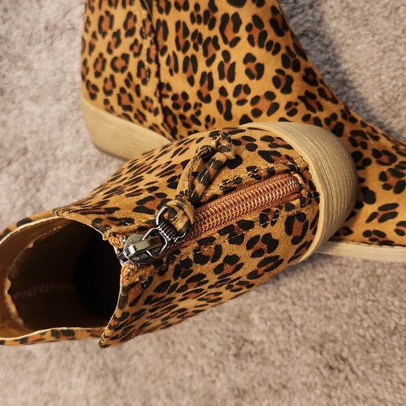 NWNB leopard print booties - Picture 2 of 5